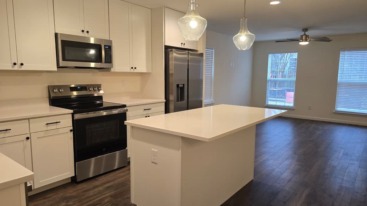 425 Sunset Hollow Dr #425 - Photo 2 of 25