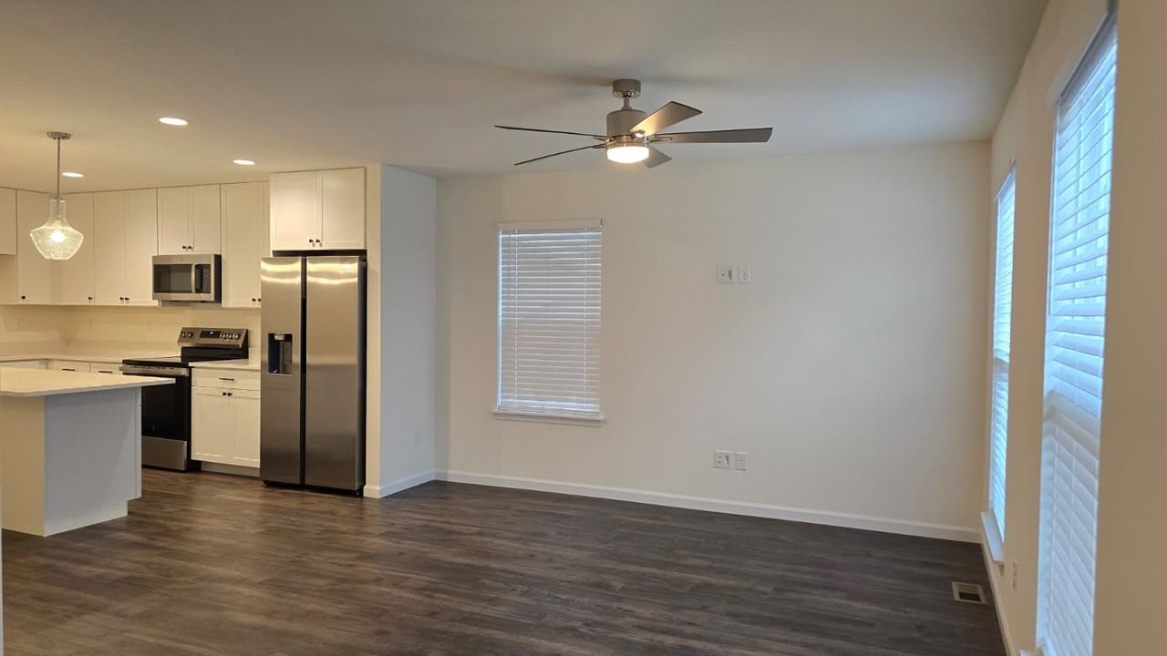 425 Sunset Hollow Dr #425 - Photo 4 of 25