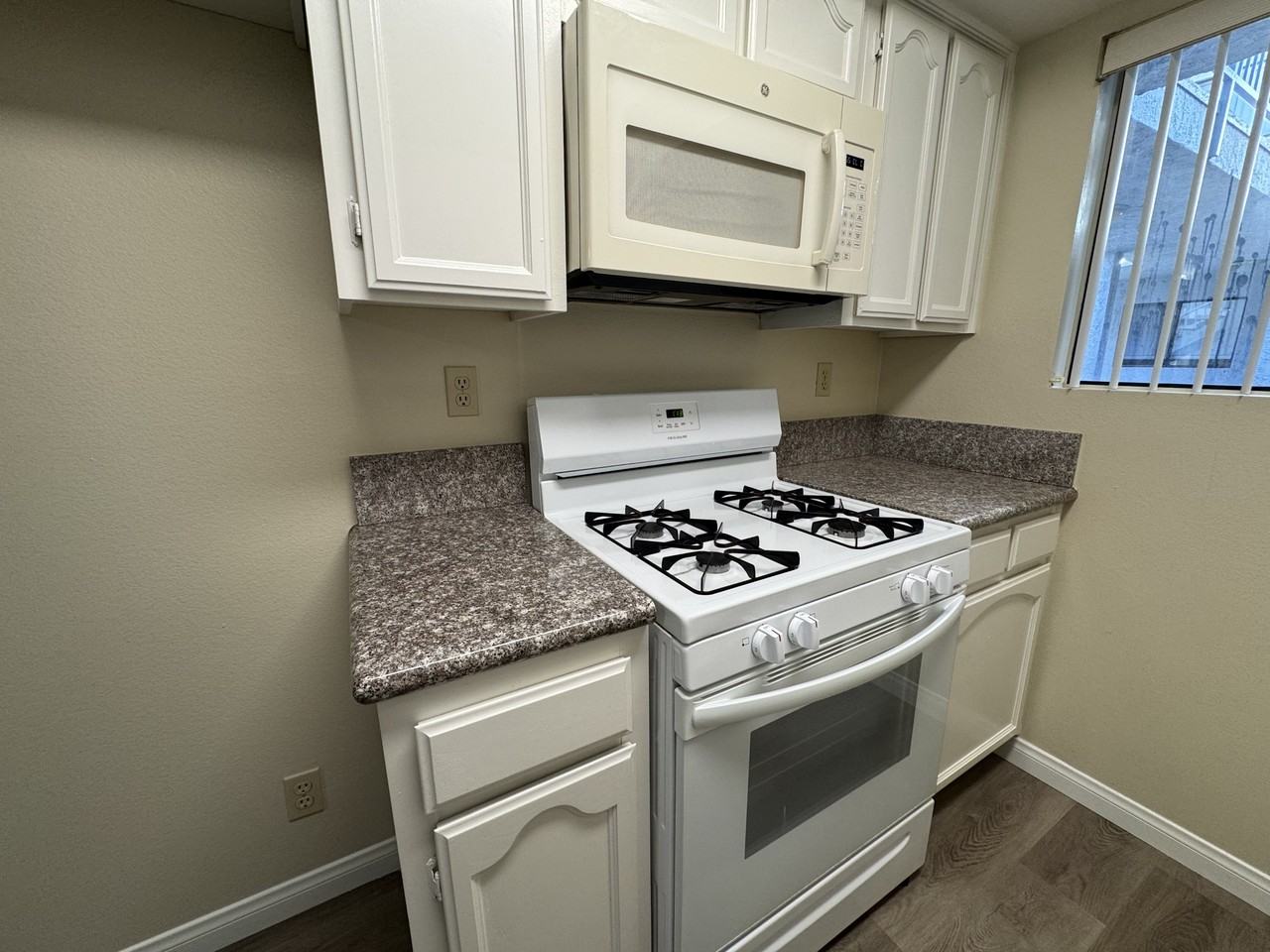 515 E Elmwood Ave #104 - Photo 3 of 12