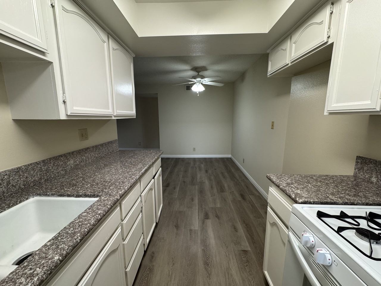 515 E Elmwood Ave #104 - Photo 4 of 12