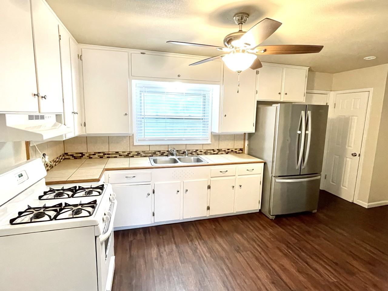 5905 Hugo Dr #NA - Photo 2 of 11