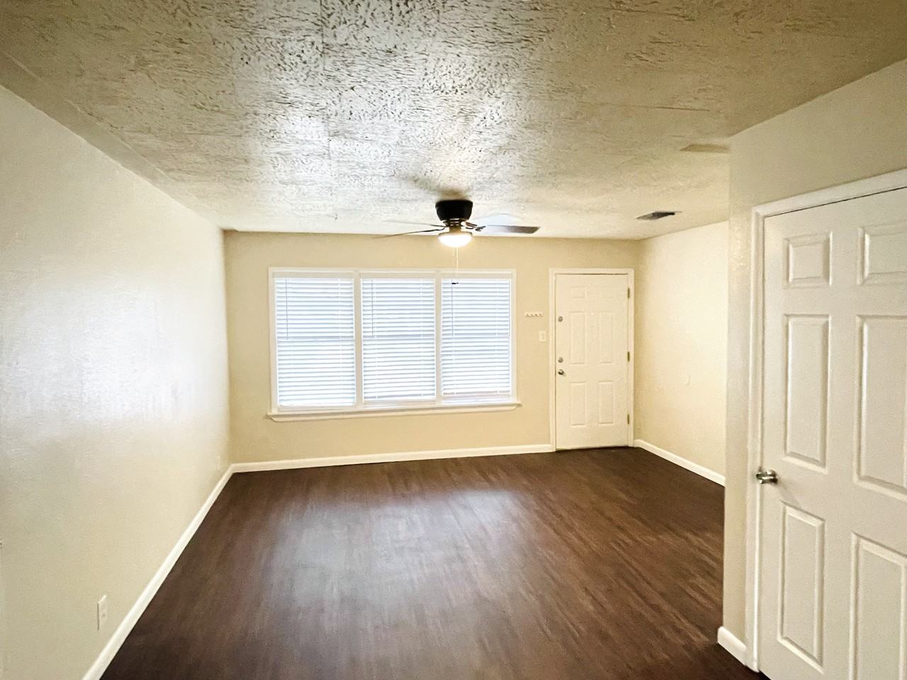 5905 Hugo Dr #NA - Photo 5 of 11