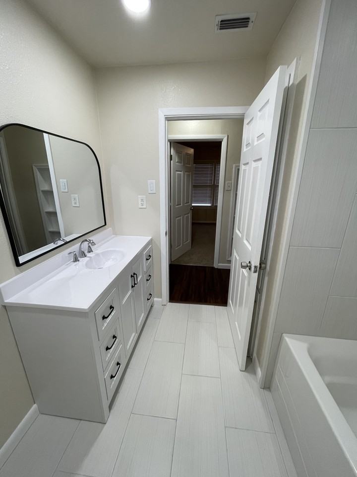 5905 Hugo Dr #NA - Photo 7 of 11