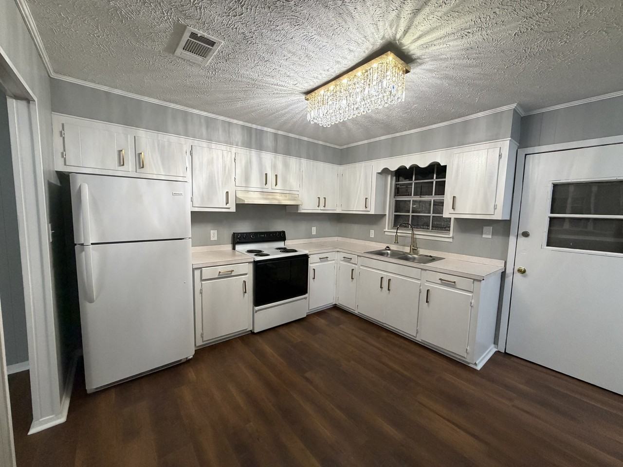 513 11th Ave #NA - Photo 4 of 12