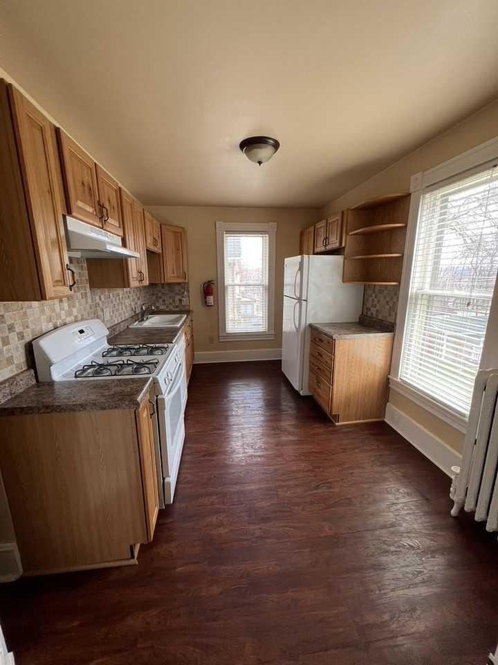 121 Greene St - Photo 2 of 26