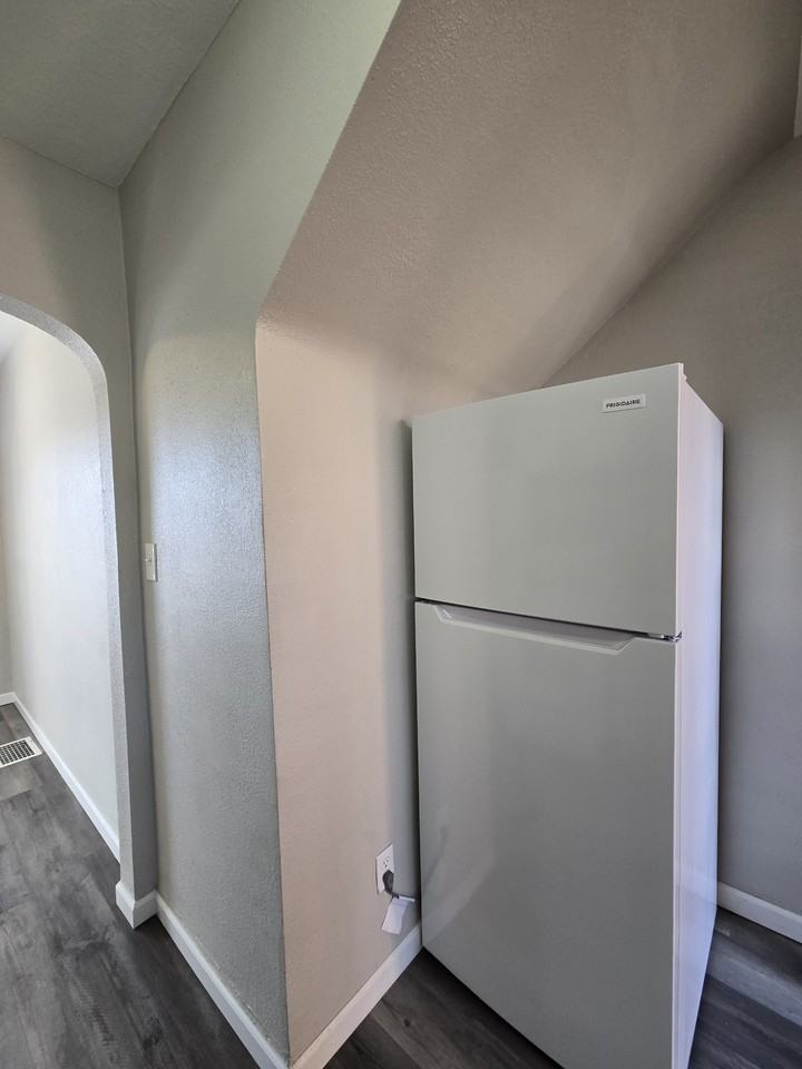 404 South Hydraulic Avenue - Photo 4 of 17