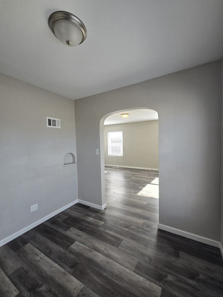 404 South Hydraulic Avenue - Photo 6 of 17