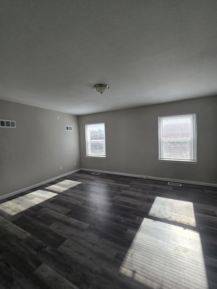 404 South Hydraulic Avenue - Photo 7 of 17