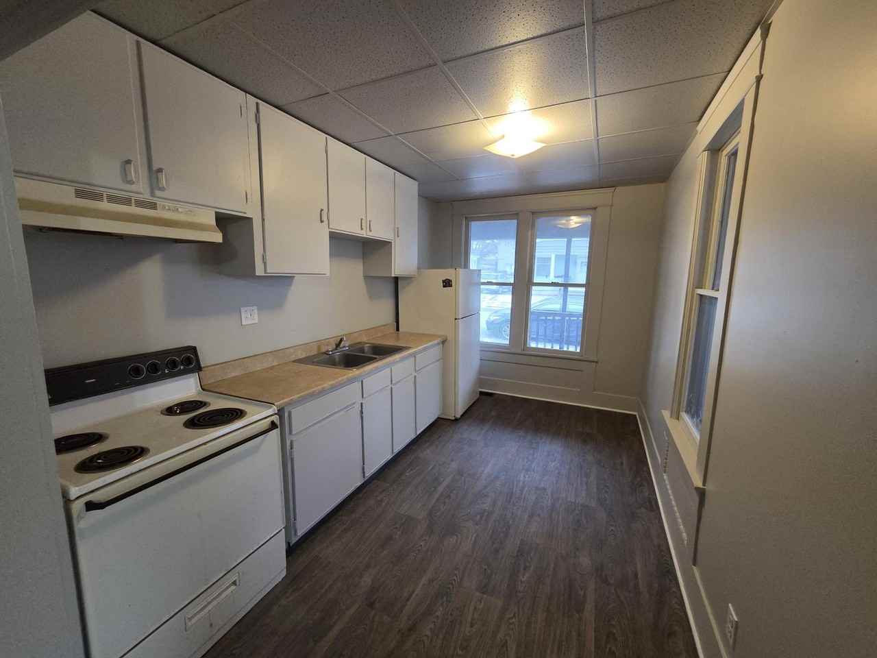 1215 Gomber Ave - Photo 4 of 8