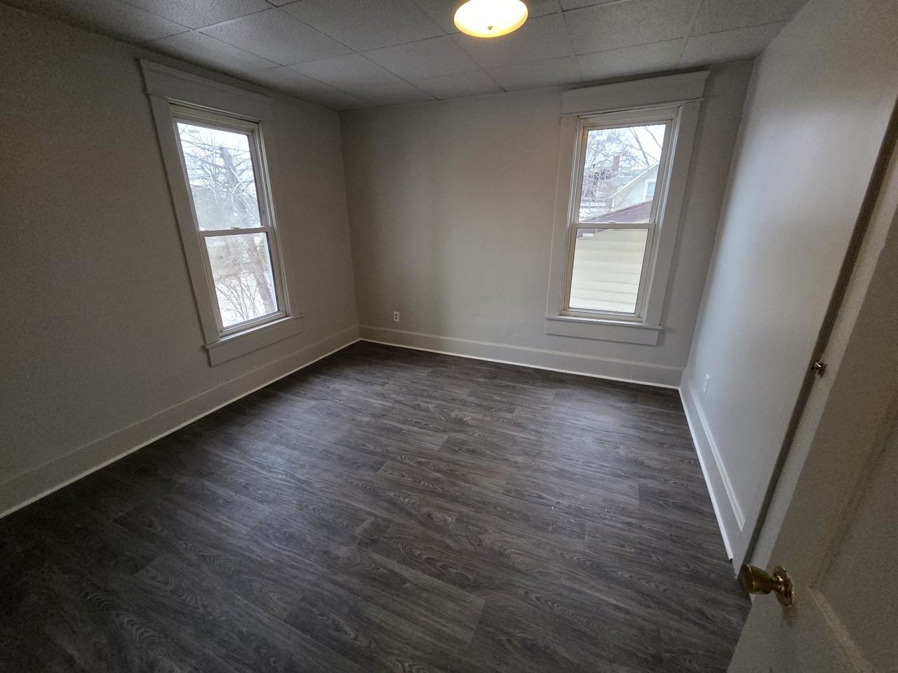 1215 Gomber Ave - Photo 5 of 8