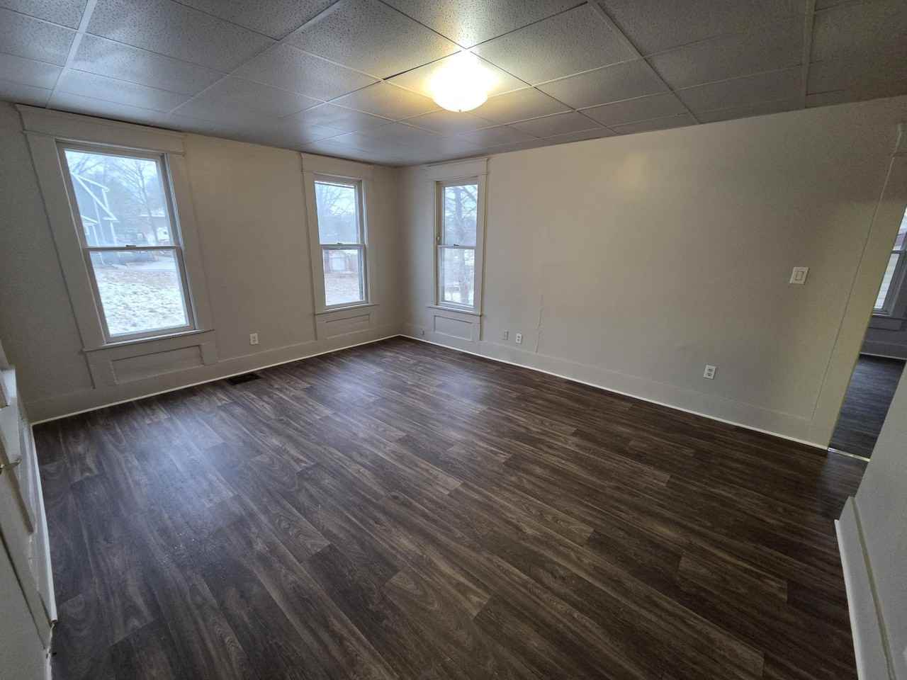 1215 Gomber Ave - Photo 7 of 8