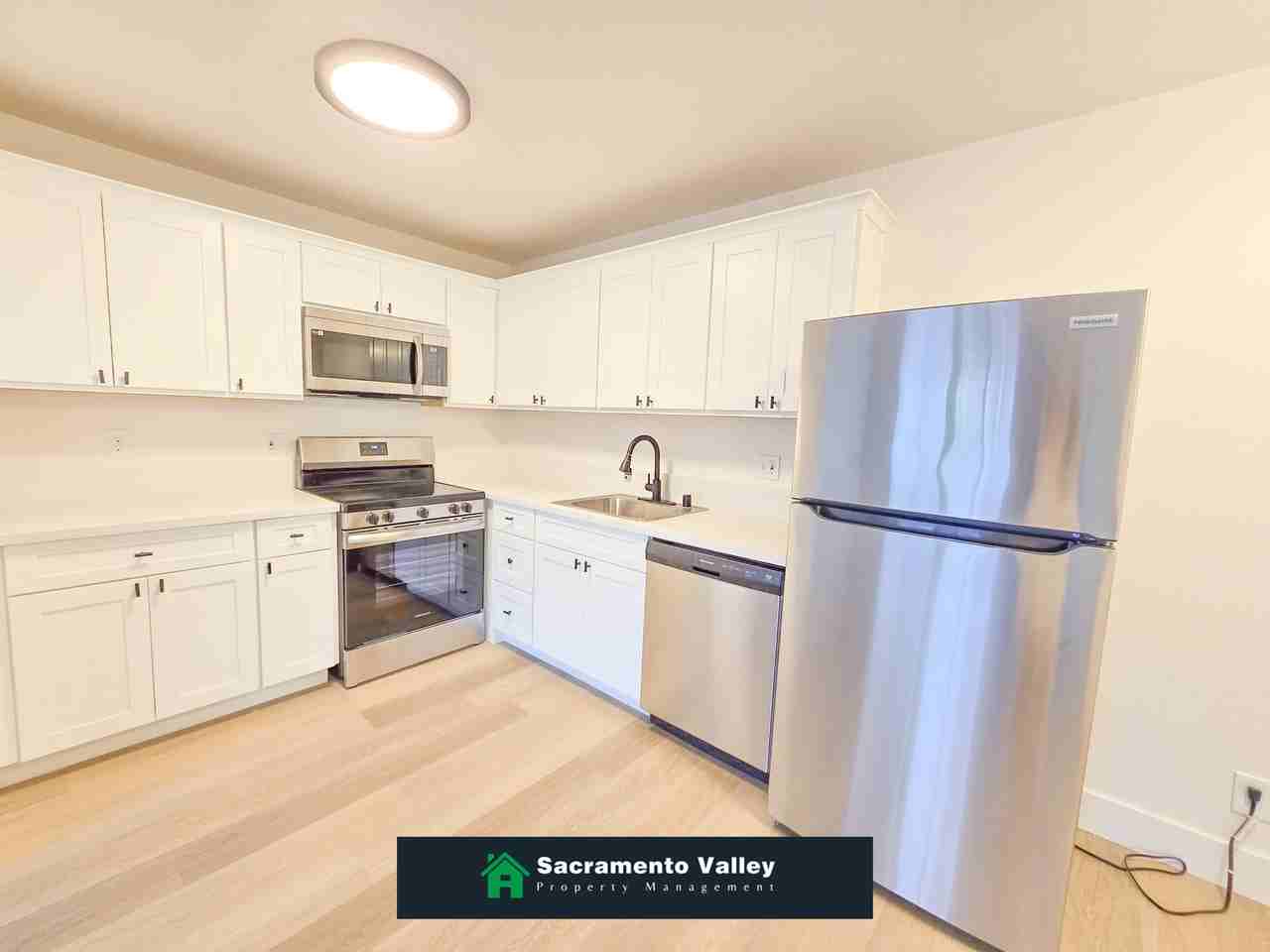 4909 Date Avenue - Photo 6 of 25