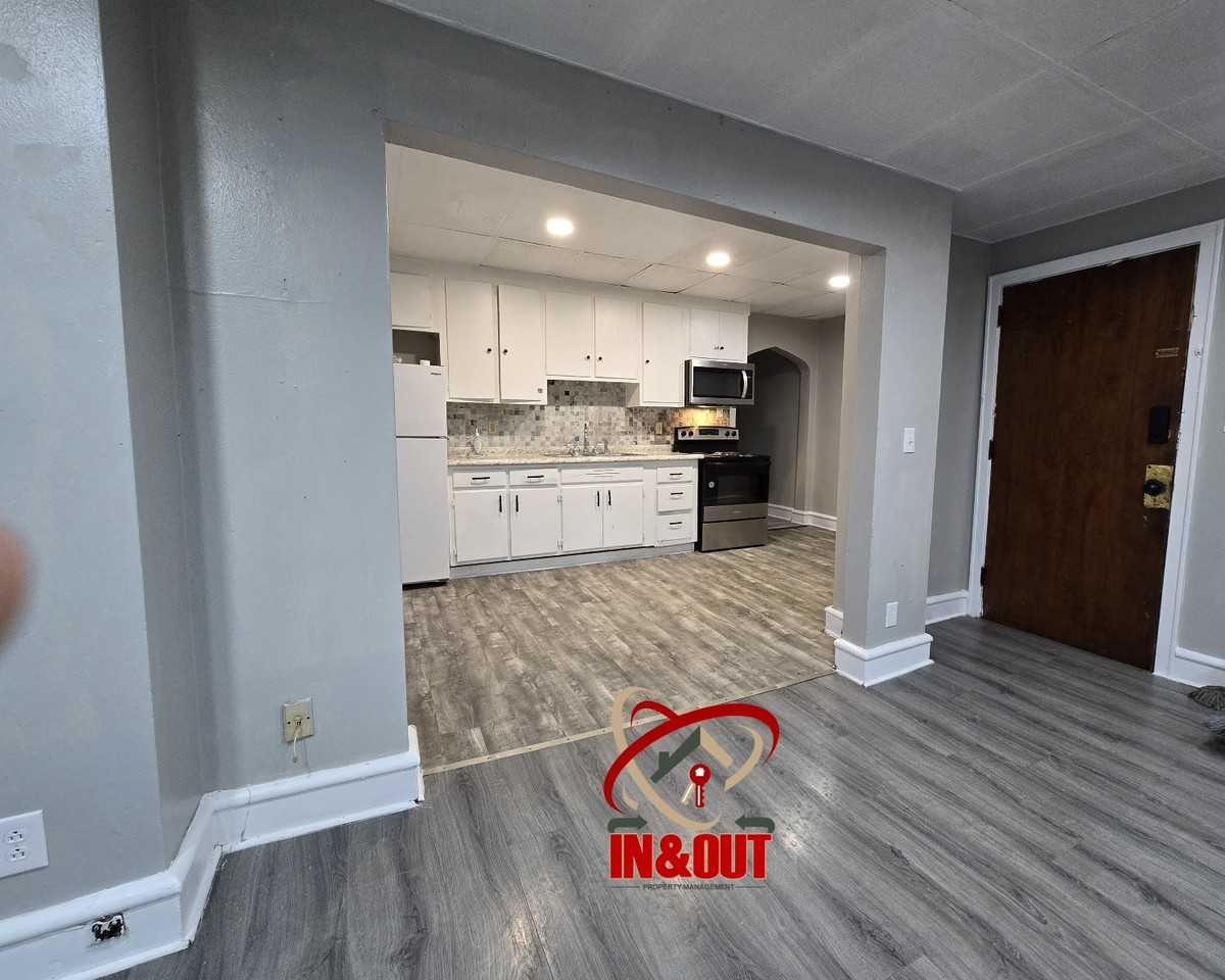 205 Monroe - 3 #3 - Photo 3 of 7