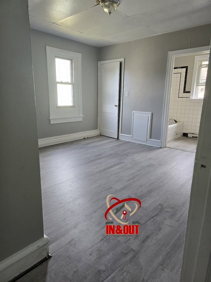 205 Monroe - 3 #3 - Photo 4 of 7