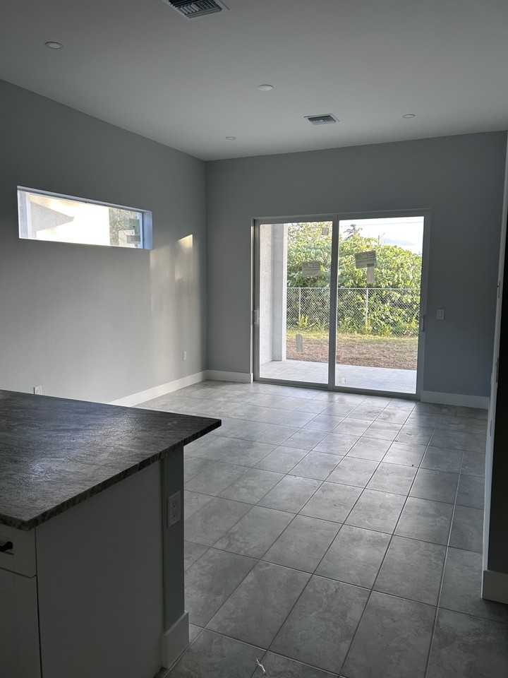 5274 Coronado Parkway - Photo 4 of 8