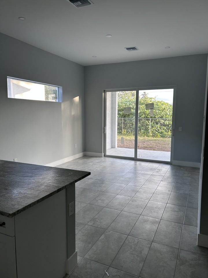 5274 Coronado Parkway 102 - Photo 4 of 5