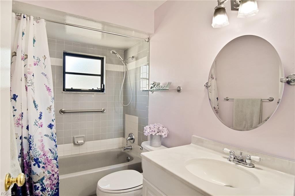 3716 Southwest 16th Place - Photo 4 of 24