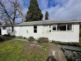 featured image of 1055 16th St Se