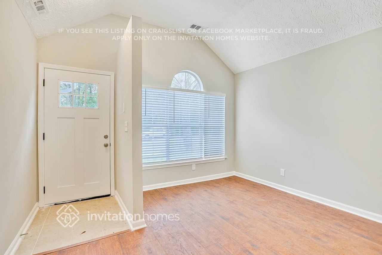 686 Thomasville Blvd Se - Photo 4 of 27