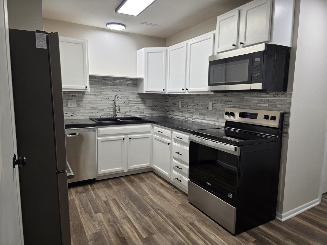 428 Stonehaven Drive - Photo 5 of 50