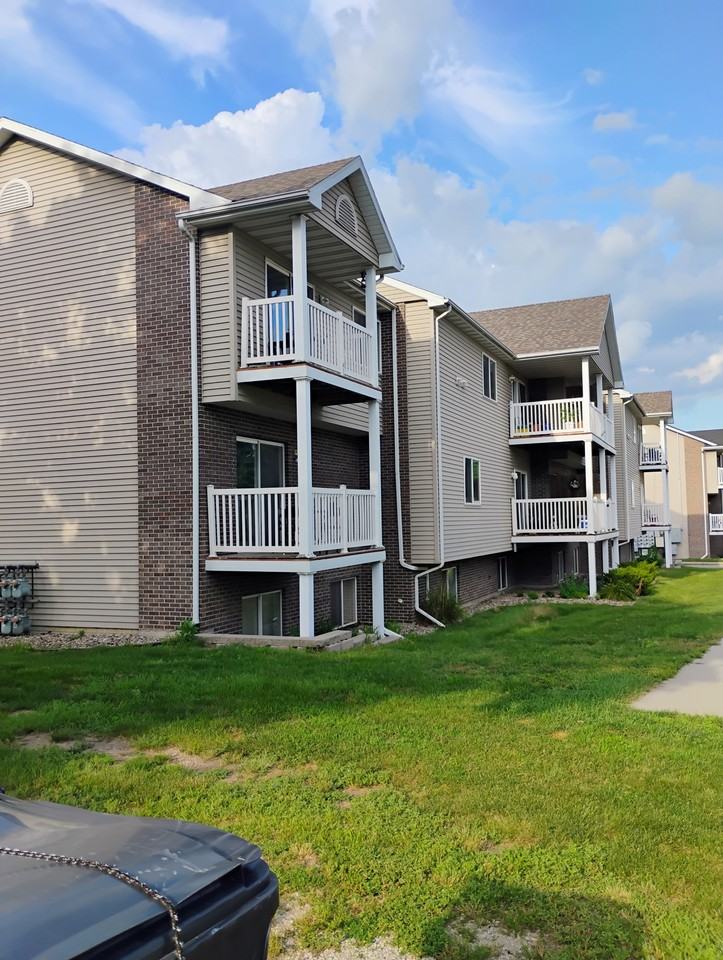 203 Jewel Drive - Photo 4 of 13