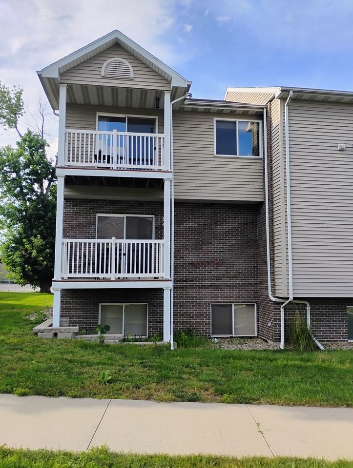 203 Jewel Drive - Photo 5 of 13