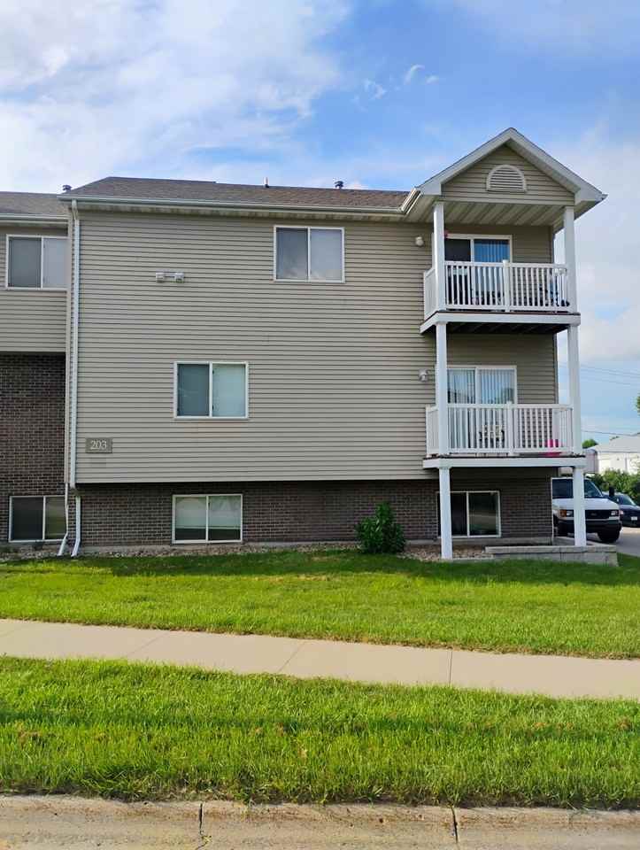 203 Jewel Drive - Photo 6 of 13