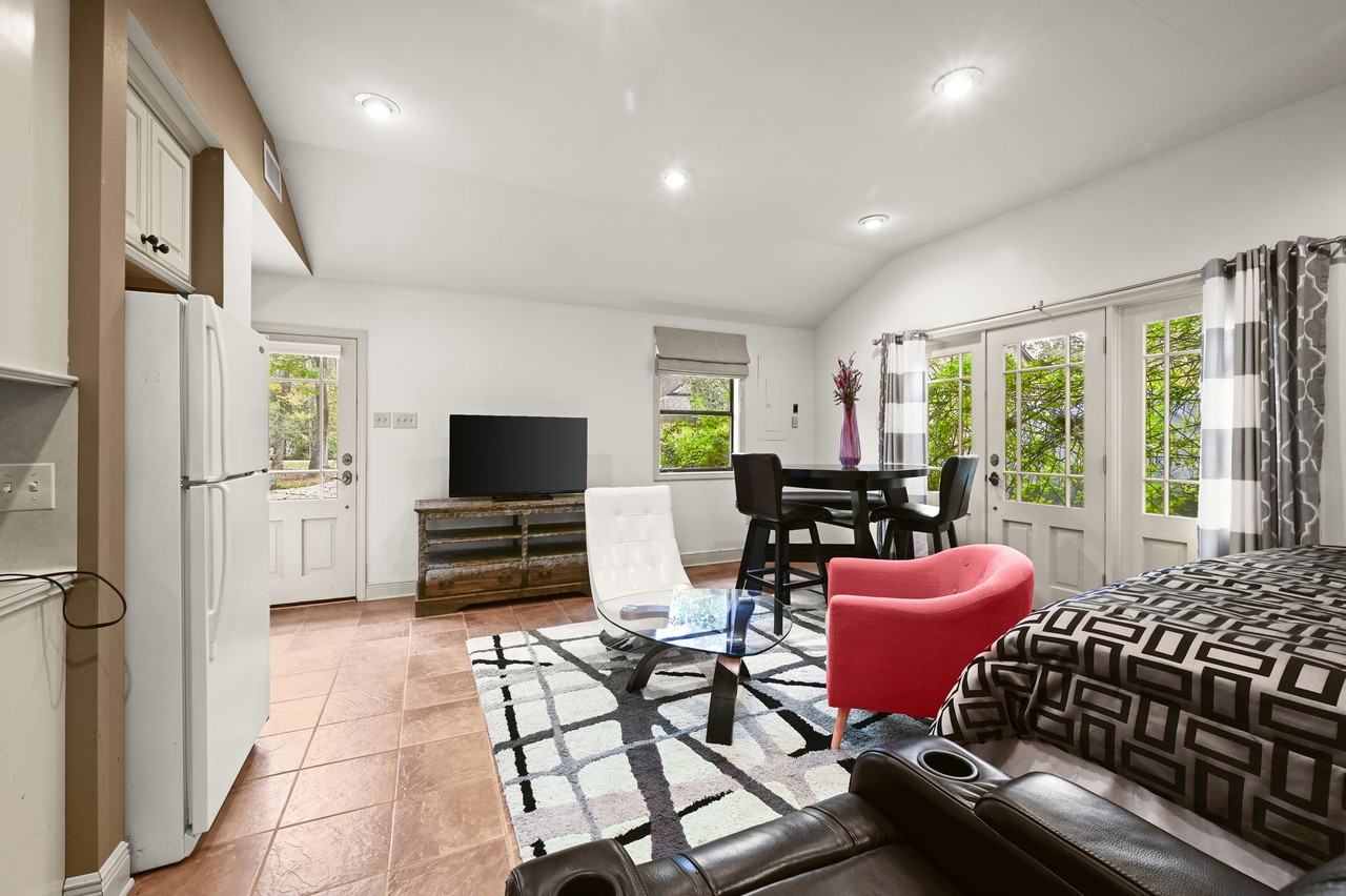 4724 Lake Point Ave #1 - Photo 4 of 16