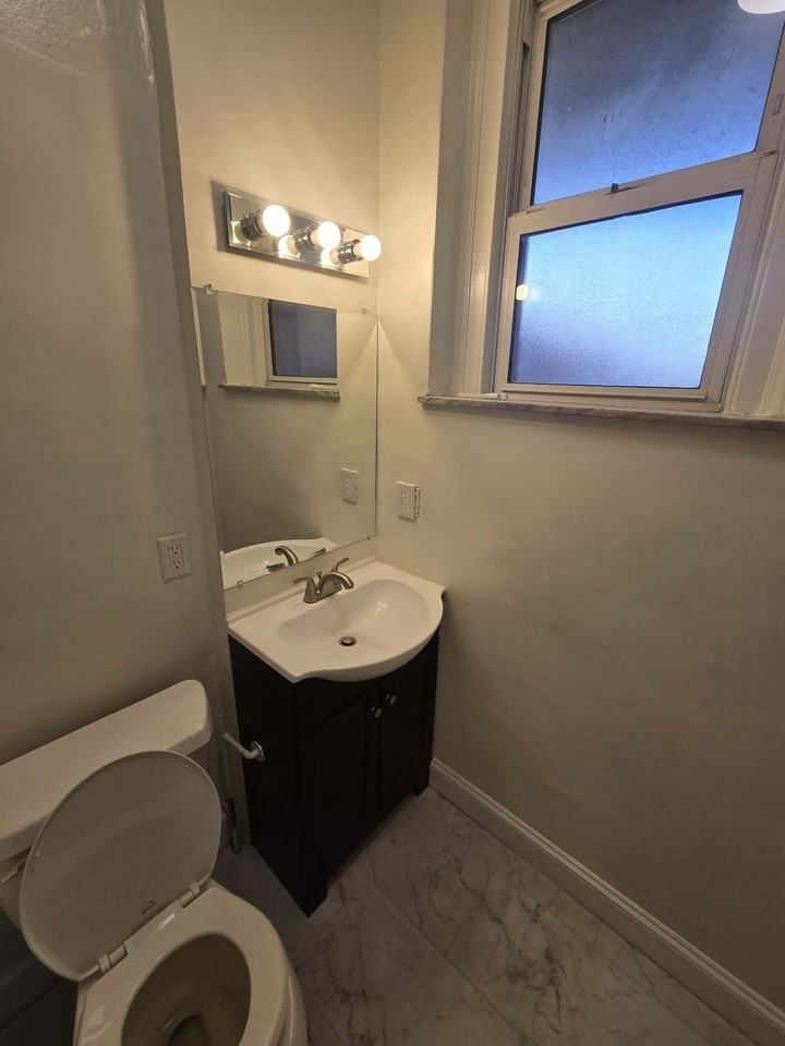 6300 North Rosebury Ave - Photo 2 of 21