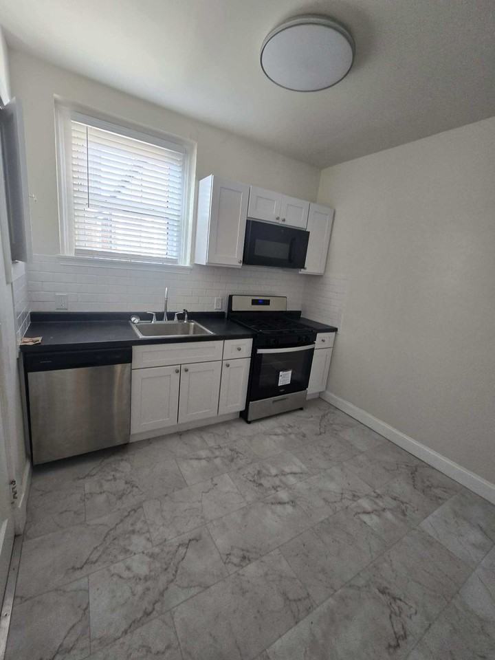 6300 North Rosebury Ave - Photo 4 of 21