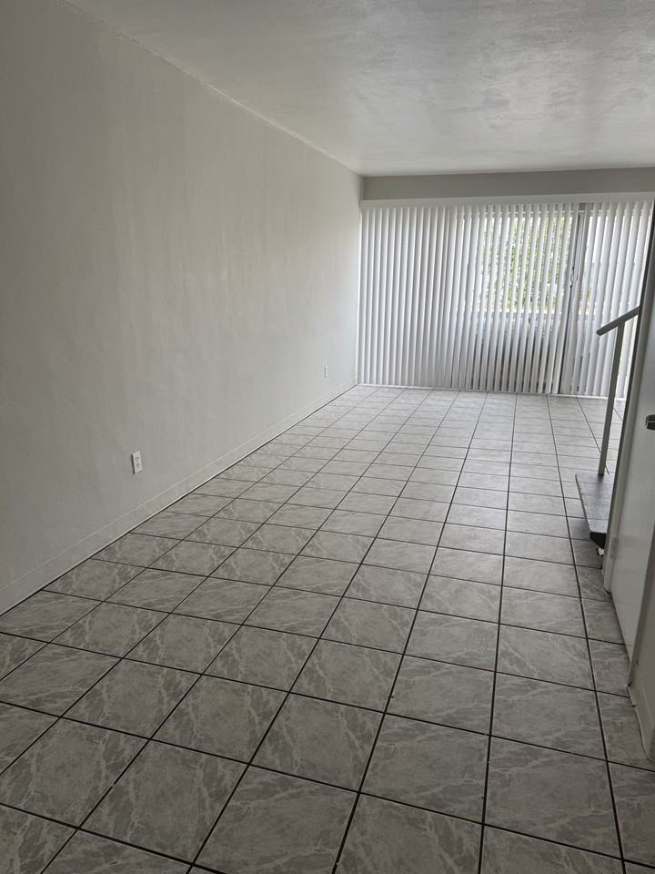 1010 North Fiske Boulevard - Photo 3 of 24