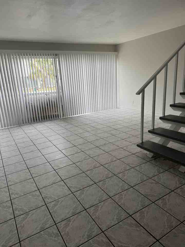 1010 North Fiske Boulevard - Photo 4 of 24