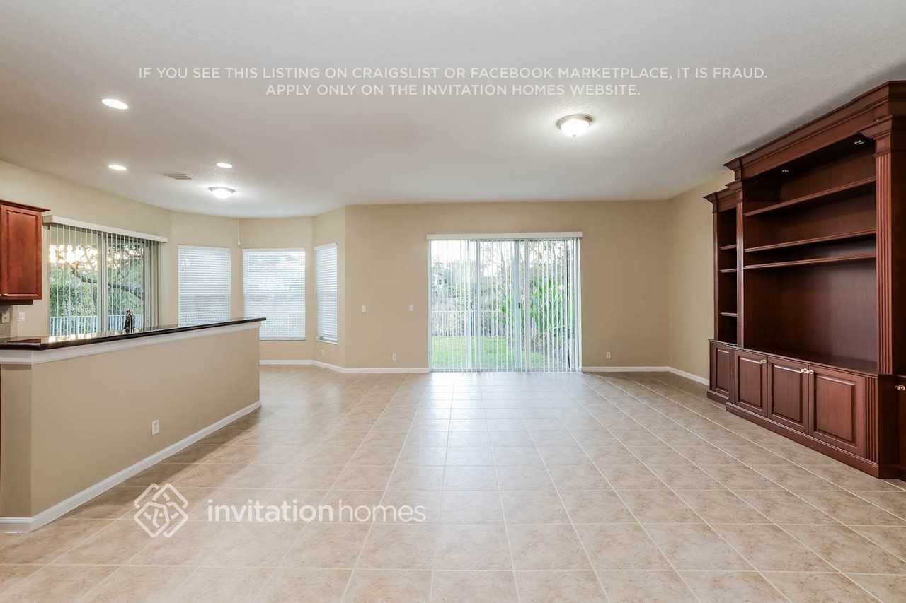 9279 Madewood Ct - Photo 4 of 18