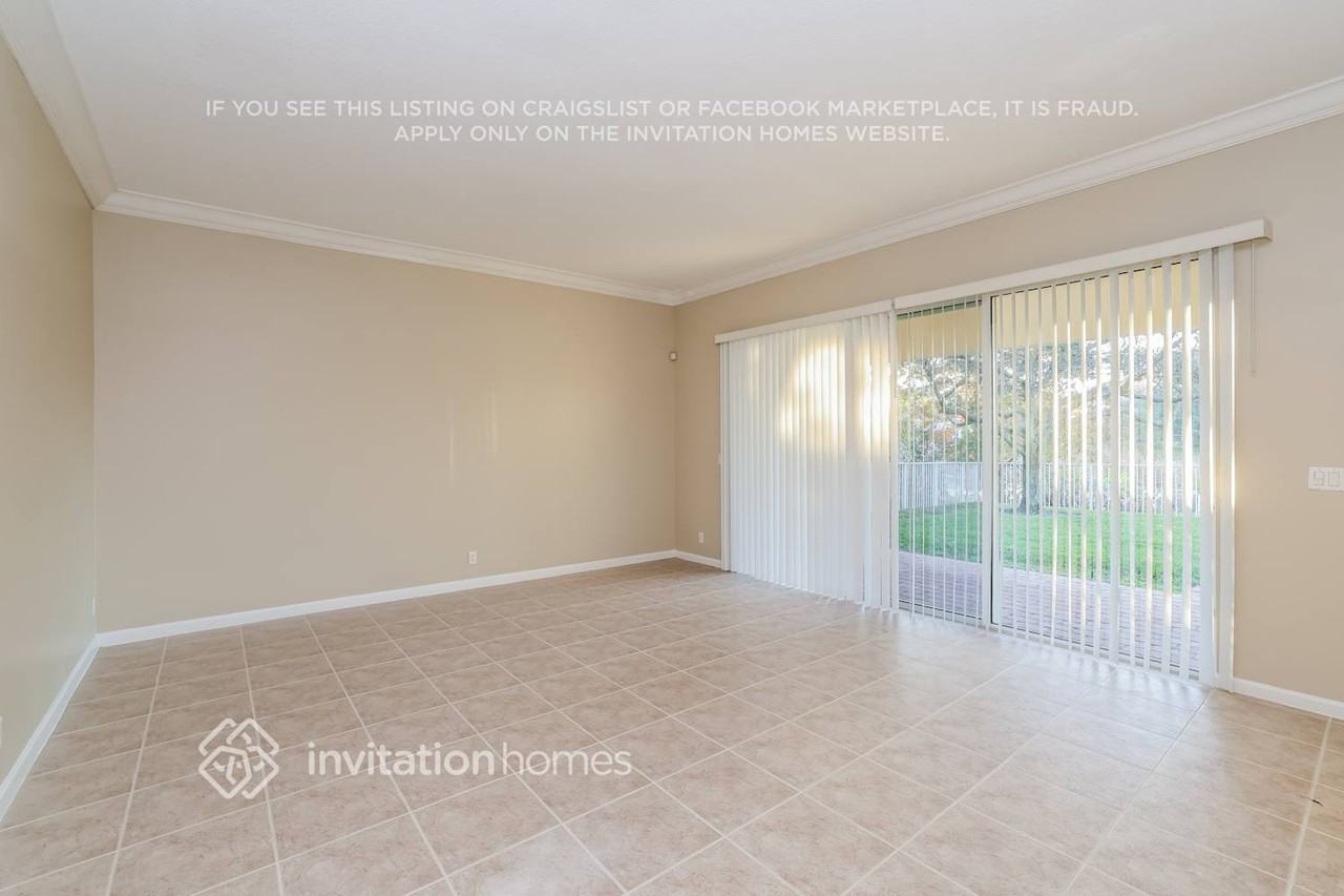 9279 Madewood Ct - Photo 7 of 18