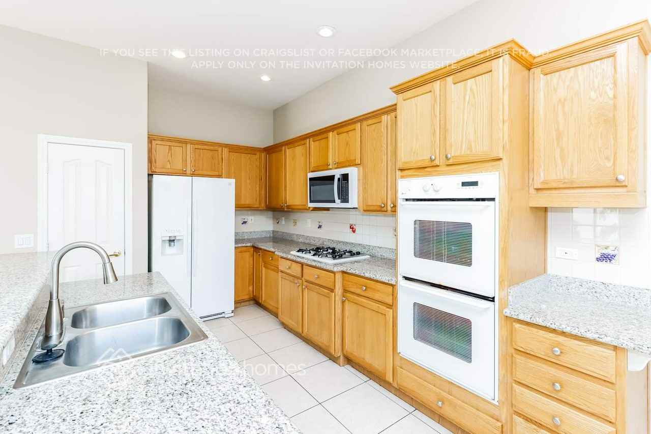 8738 Running Waters Ct - Photo 6 of 17