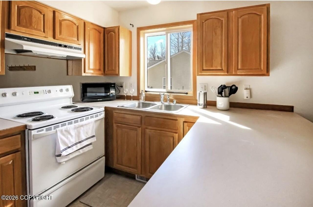 660 S Wildrose Cir #1 - Photo 4 of 11