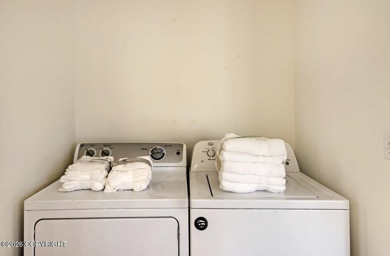 660 S Wildrose Cir #1 - Photo 7 of 11