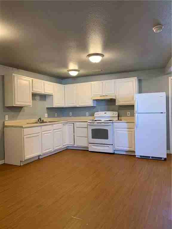 700 Virginia St #202 - Photo 3 of 11