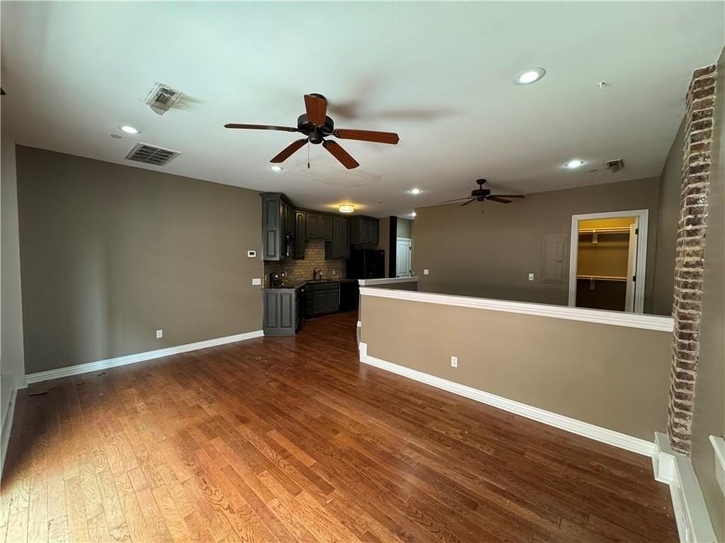 21 E Center St - Photo 4 of 12