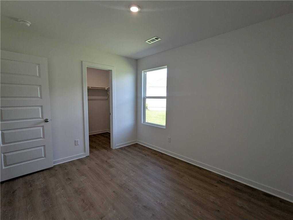 1040 Rentley St - Photo 5 of 22