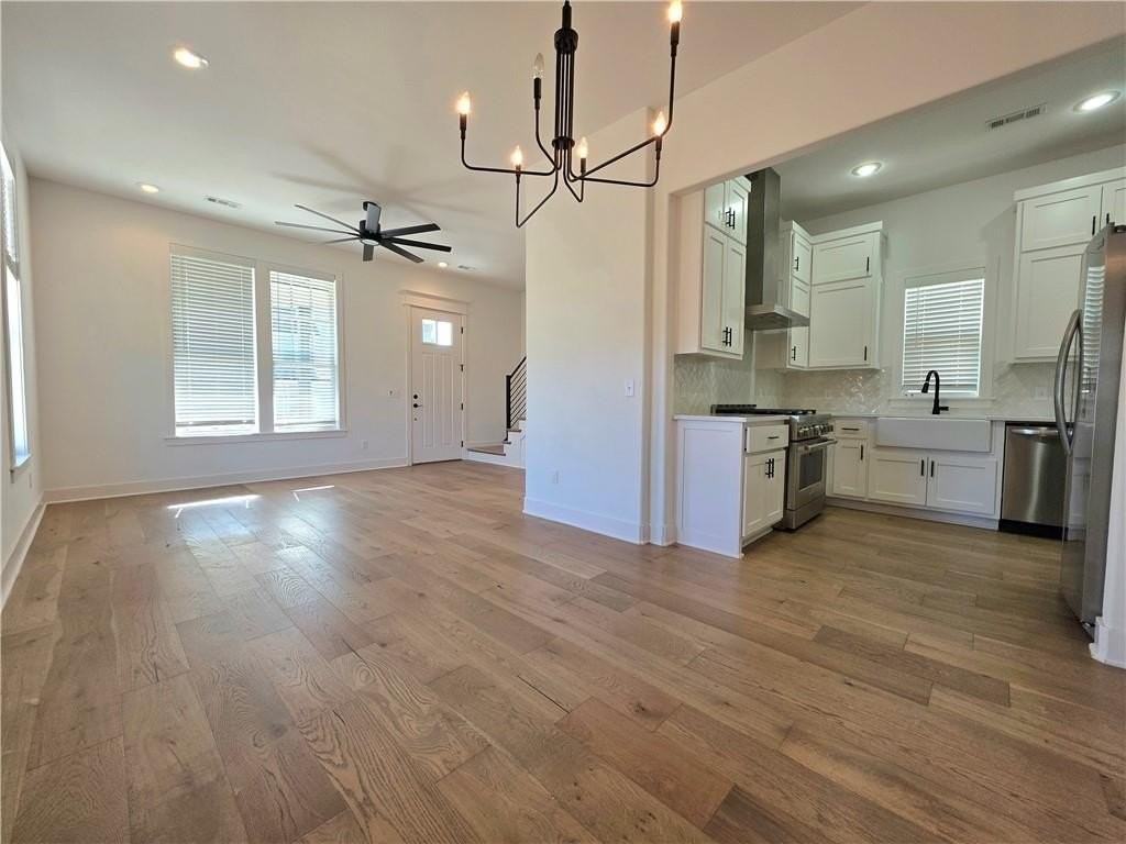 5390 Crescent St - Photo 4 of 19