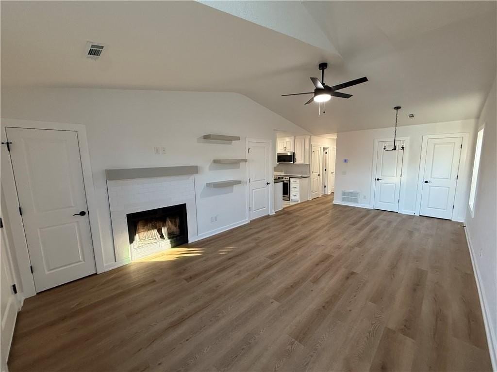 226 Nw J St - Photo 2 of 7