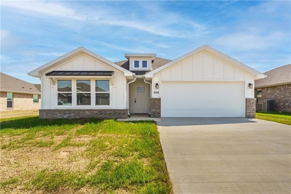 800 Lewis St - Photo 2 of 21