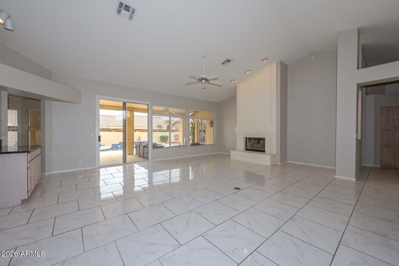 8523 W Rosemonte Dr - Photo 7 of 50