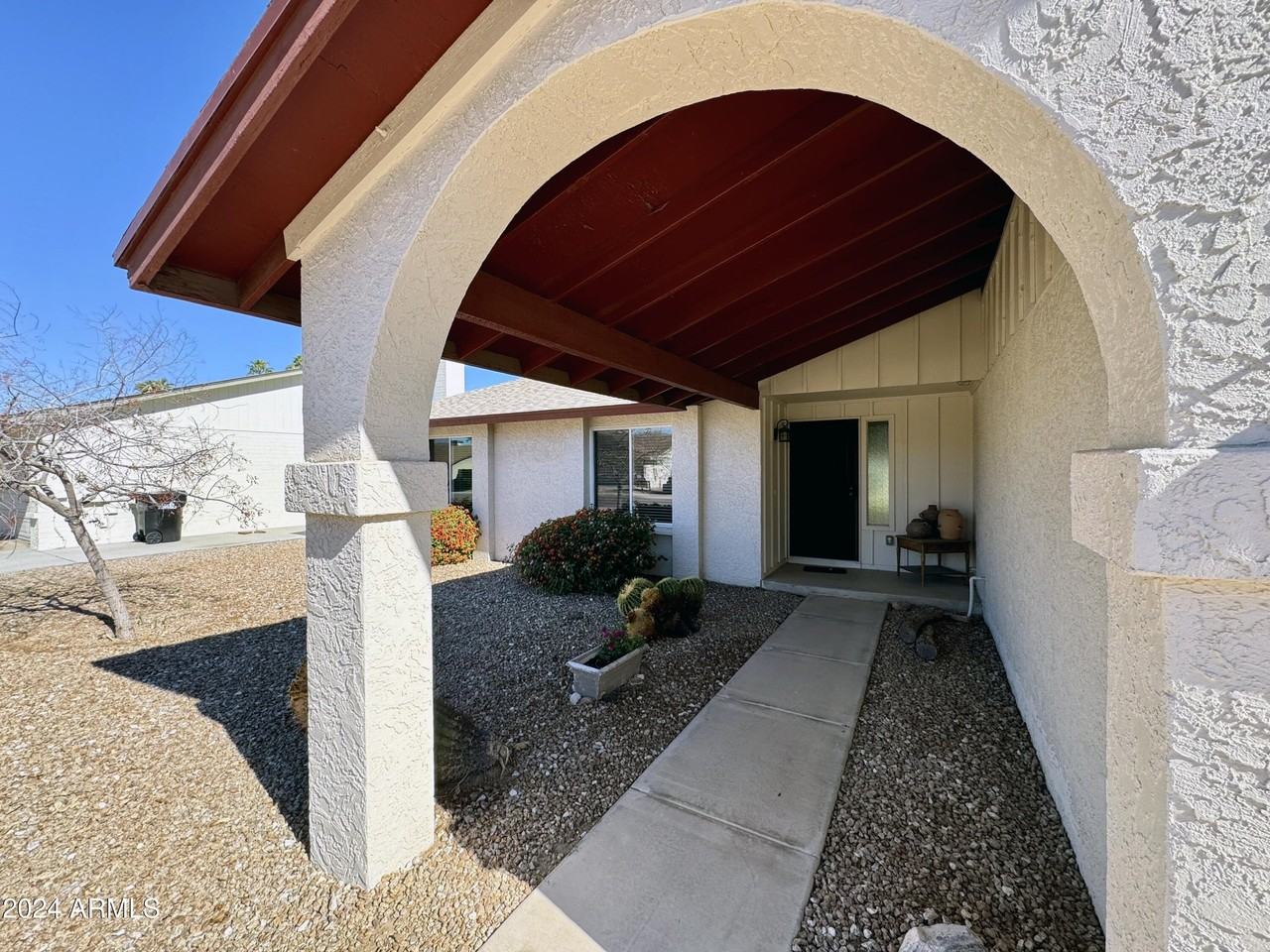 10510 E Clinton St - Photo 2 of 16