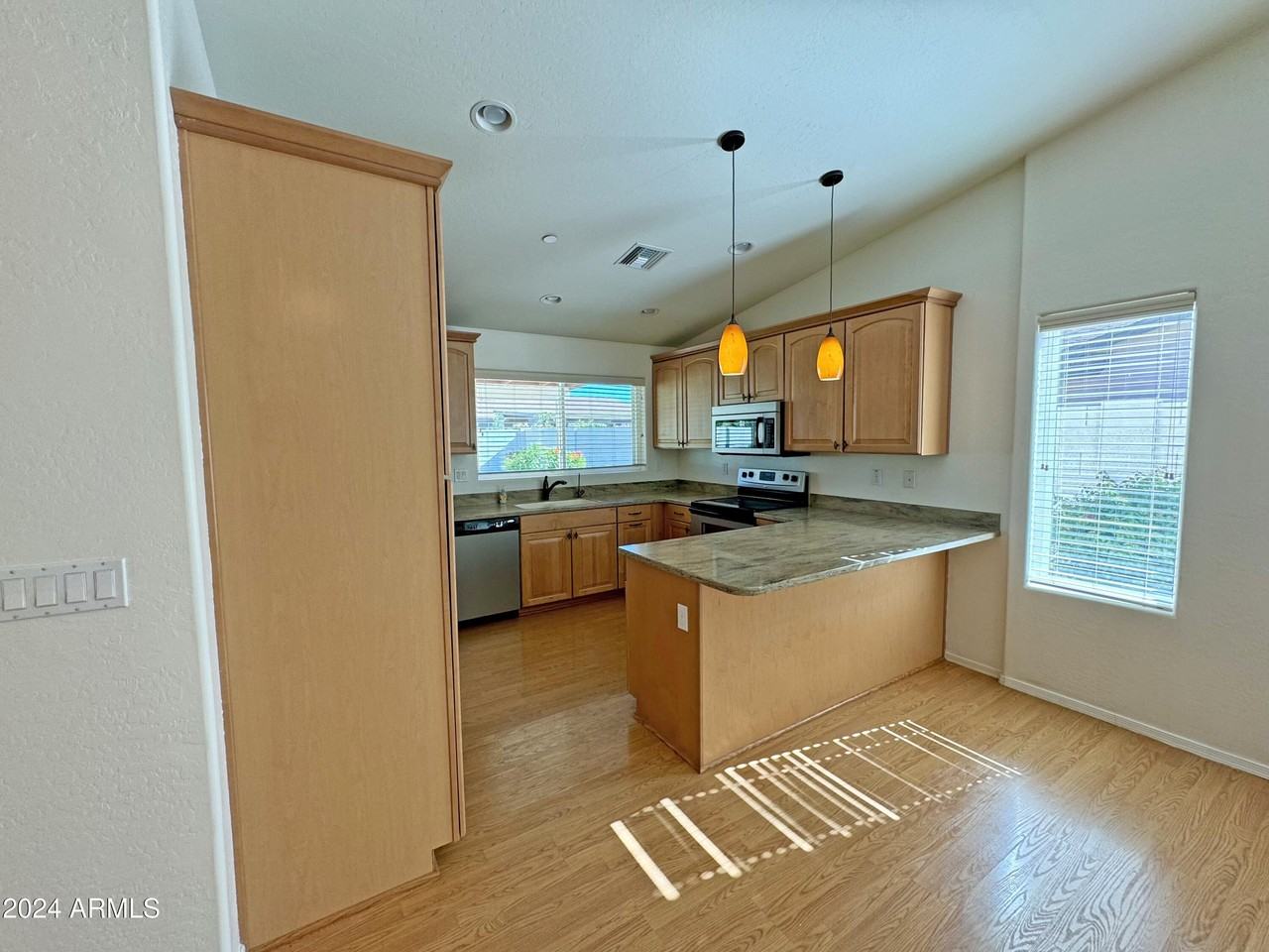 10510 E Clinton St - Photo 5 of 16