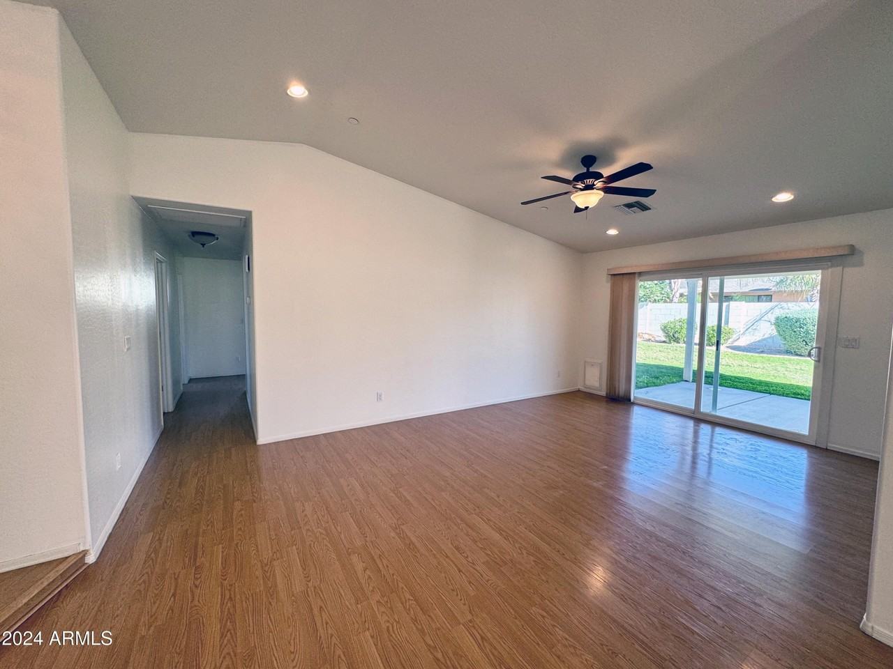 10510 E Clinton St - Photo 6 of 16