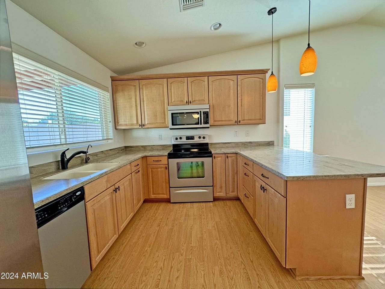 10510 E Clinton St - Photo 7 of 16