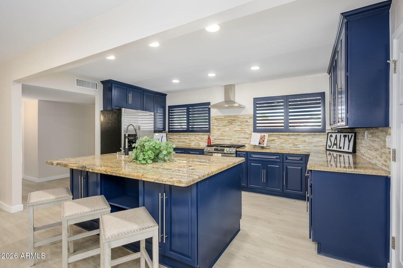 903 W Missouri Ave - Photo 3 of 35