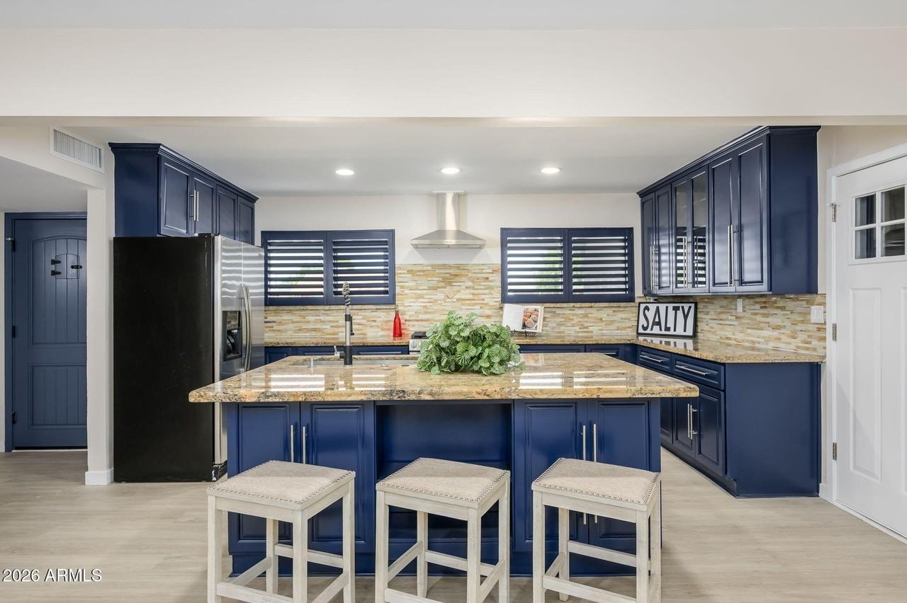 903 W Missouri Ave - Photo 4 of 35